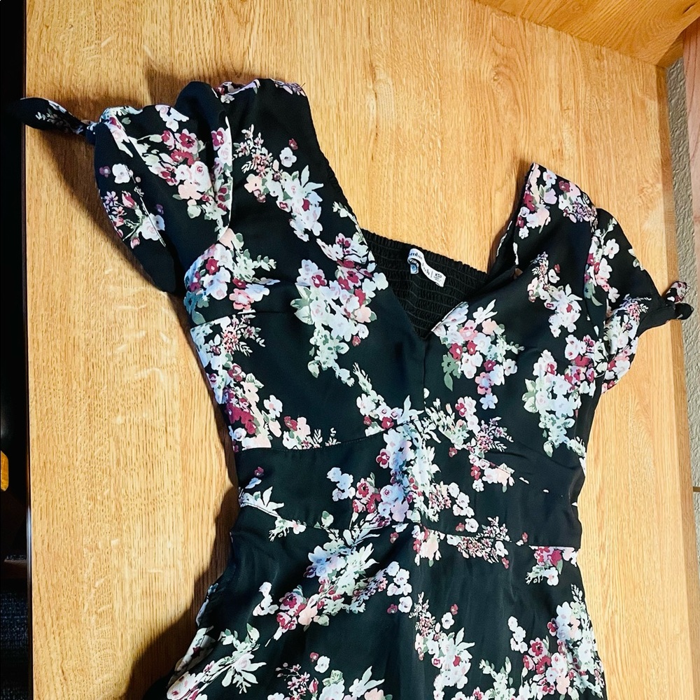 NWOT Abercrombie & Fitch Floral Dress (X-Small)